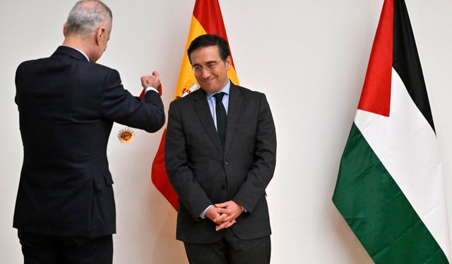 Filistin, İspanya Dışişleri Bakanı Albares'e devlet liyakat nişanı verdi