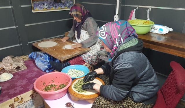 Gaziantep'te 3 ev kadını deprem sonrası açtıkları börekçiyle hayata tutundu