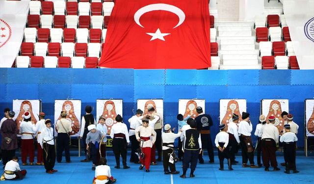 Geleneksel Türk Okçuluğu Minikler ve Yıldızlar Salon Puta Türkiye Şampiyonası Kütahya'da yapıldı