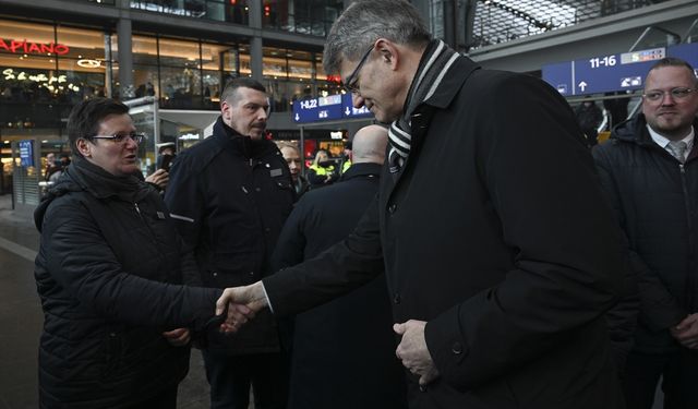 GÜNCELLEME - Almanya'da trende bilet kontrolü yapan Türk kondüktör uğradığı saldırı sonucu hayatını kaybetti