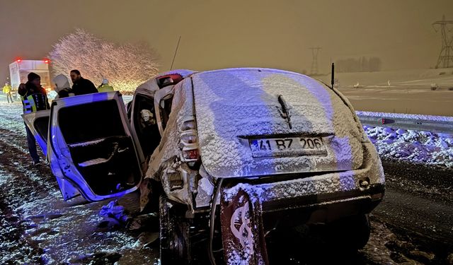 GÜNCELLEME - Erzurum'da tır ile çarpışan SUV tipi araçtaki 4 kişi hayatını kaybetti
