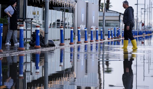 GÜNCELLEME - İzmir'de sağanak etkili oldu