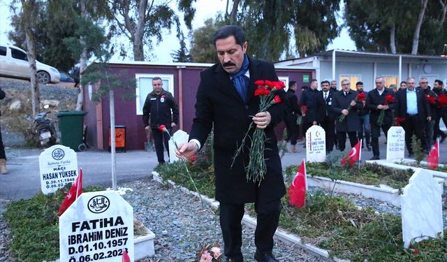 Hatay'da depremlerin yıl dönümünde mezarlık ziyaretinde bulunuldu