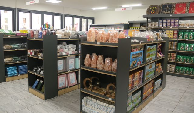 Hatay'da hükümlülerin ürettiği ürünler açılan mağazada satışa sunuldu