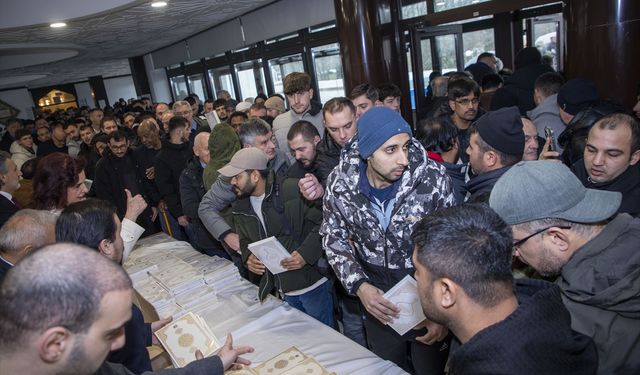 Hırvatistan'da, Diyanet İşleri Başkanlığı ve Zagreb Büyükelçiliğince Kur'an-ı Kerim dağıtıldı