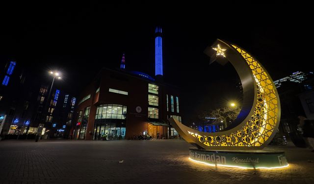 Hollanda'da ramazan ayının ilk teravih namazı eda edildi