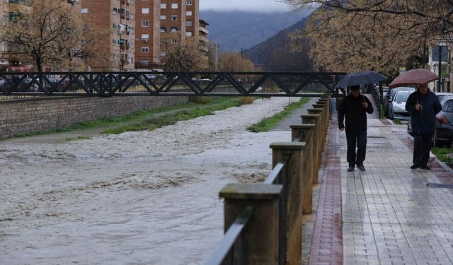 İspanya'nın Endülüs bölgesinde şiddetli yağışa karşı 'kırmızı alarm' verildi
