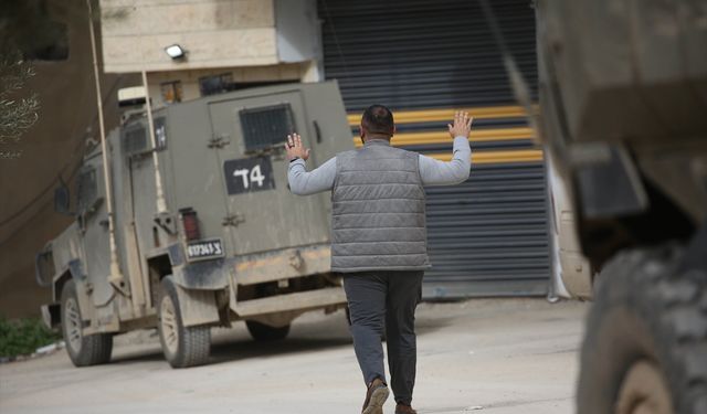 İsrail Batı Şeria'da Filistinlilere ait evleri ve tesisleri yıktı