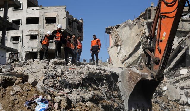 İsrail'in işgal altındaki Doğu Kudüs'ün Silvan beldesindeki ev yıkımında 4 Filistinli yaralandı