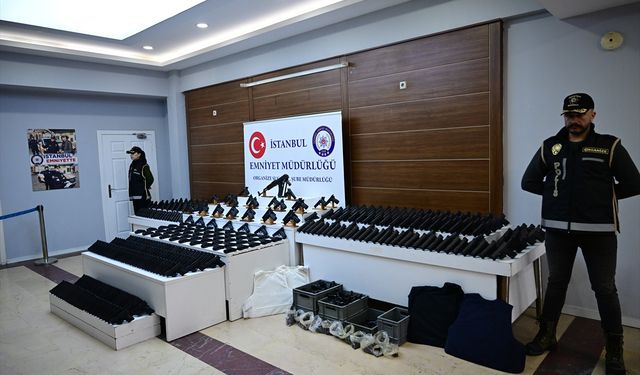 İstanbul'da suç örgütlerine yönelik operasyonlarda yakalanan 128 zanlı tutuklandı