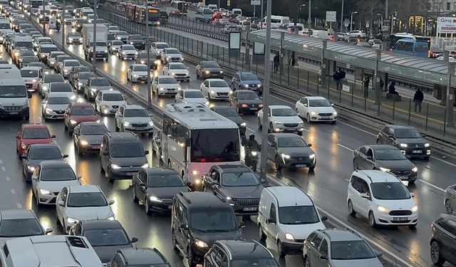İstanbul'da trafik yoğunluğu yüzde 76'ya kadar çıktı