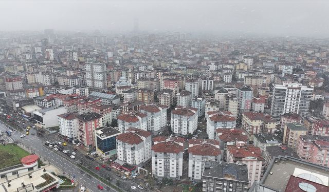İstanbul'un bazı ilçelerinde aralıklarla kar ve sulu kar yağışı etkili oluyor