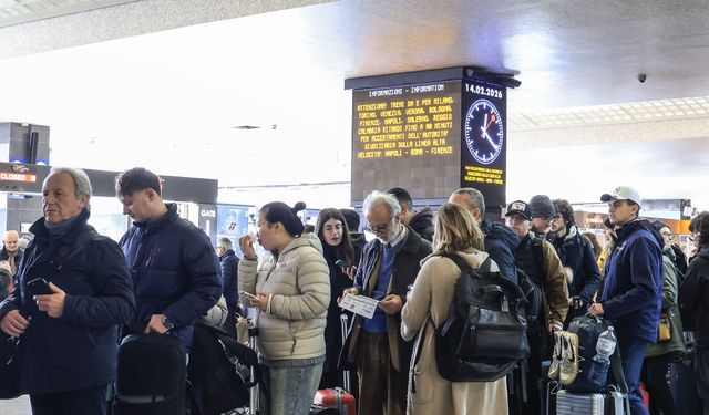 İtalya'da demir yollarına bir sabotaj girişiminde daha bulunuldu