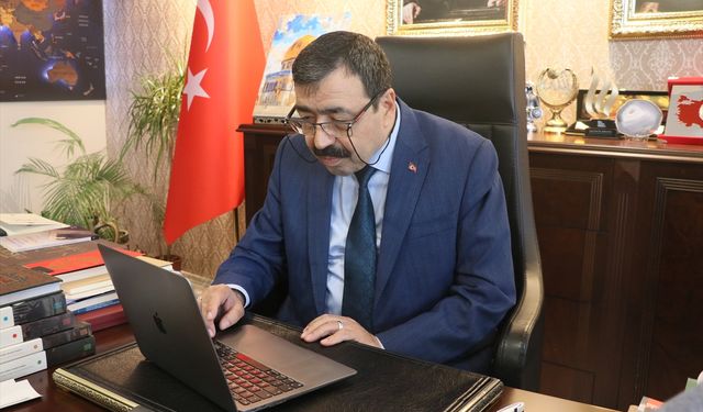 İzmir Katip Çelebi Üniversitesi Rektörü Köse, AA'nın 'Yılın Kareleri' oylamasına katıldı