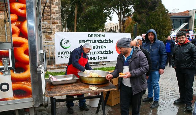 İzmir ve Uşak'ta, Kahramanmaraş merkezli depremlerde hayatını kaybedenler anıldı