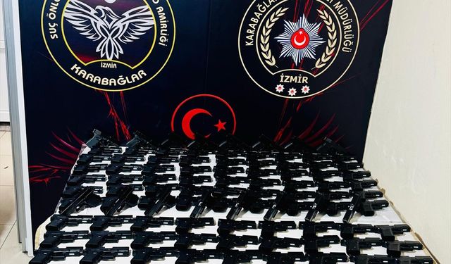 İzmir'de kümeste 124 ruhsatsız tabanca ele geçirildi