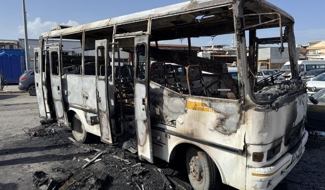 İzmir'de yanan midibüsteki 16 yaşındaki çocuk öldü