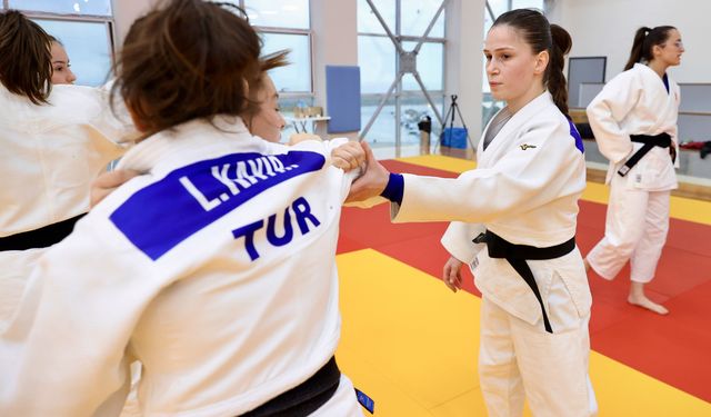 Judoya başlatan hocasıyla milli takımda antrenörlük yapıyor