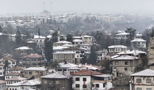 Karabük, Bolu ve Düzce'de kar etkili oldu