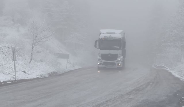 Karabük'ün yüksek kesimlerinde kar ve sis etkili oluyor