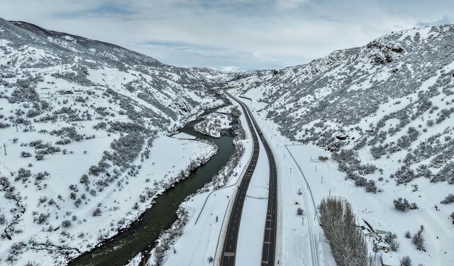 Karla kaplı Karasu Nehri ve çevresi dronla görüntülendi