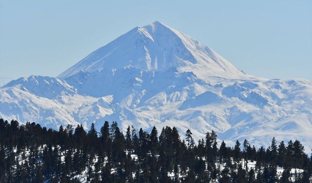 Kars'ta 1 metreyi aşan kar doğada güzel görüntüler oluşturdu