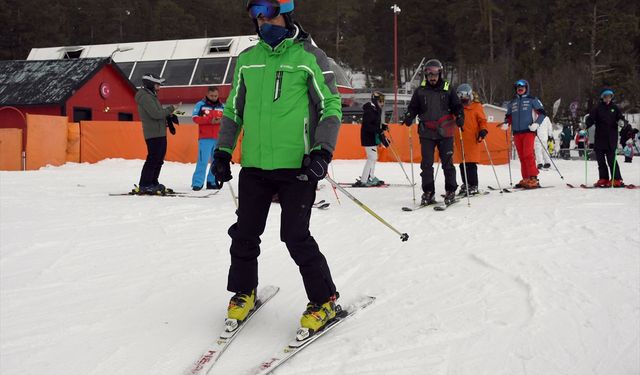 Kars'ta özel sporcular için kayak antrenörlüğü kursu başladı