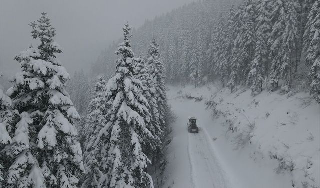 Kastamonu ve Samsun'da ekiplerin zorlu kar mücadelesi sürüyor