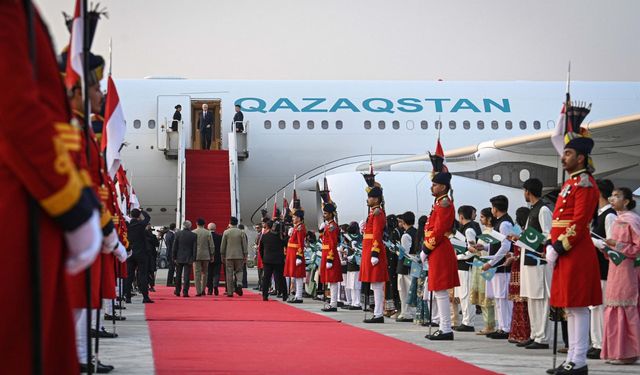 Kazakistan Cumhurbaşkanı Tokayev'in Pakistan'a resmi ziyareti başladı