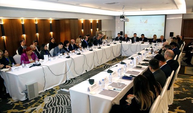 Kırgızistan hükümeti yetkilileri, ABD'li 32 şirketin temsilcisiyle görüştü