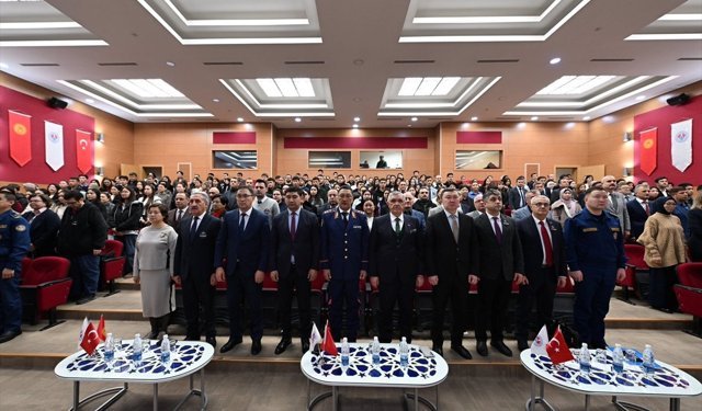 Kırgızistan-Türkiye Manas Üniversitesi'nde 6 Şubat depremlerinde hayatını kaybedenler anıldı