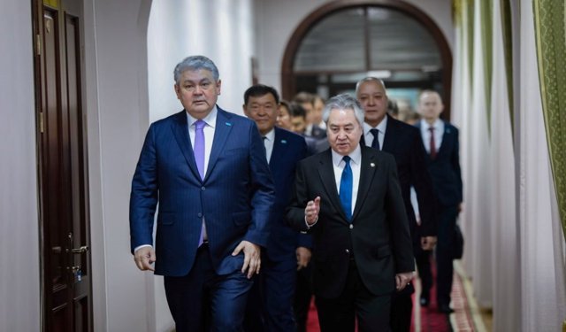 Kırgızistan ve Kazakistan dışişleri bakanları Bişkek'te bir araya geldi