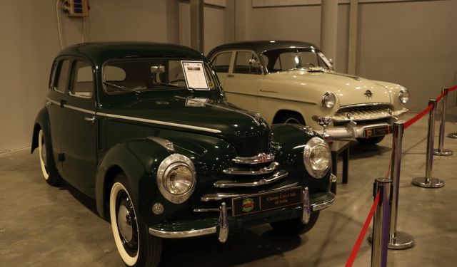Klasik otomobil tutkunları Bulgaristan'ın başkenti Sofya'da buluştu