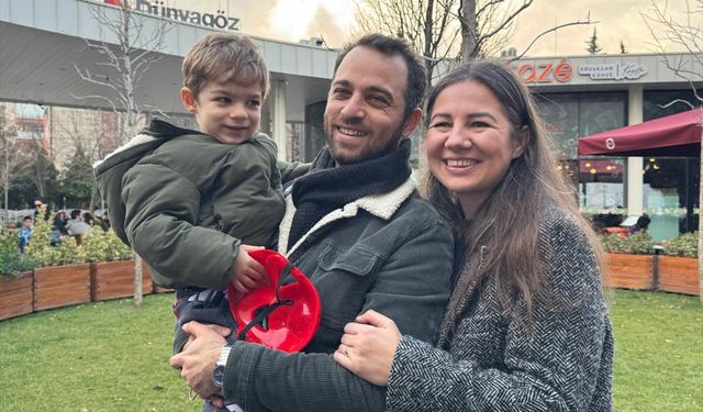 Kocaeli'de DMD hastası Uras Ege için gökyüzüne balonlar bırakıldı