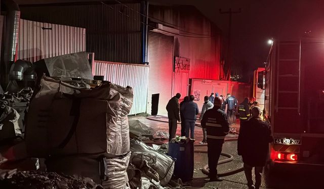 Kocaeli'de iş yerinde çıkan yangın söndürüldü