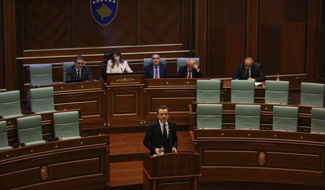 Kosova'da yeni hükümet Meclisten güven oyu aldı