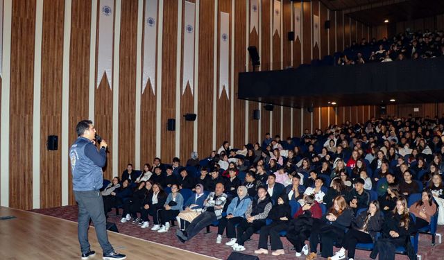 KÜÇÜK YAŞ, BÜYÜK SUÇ - Çanakkale polisi çocukların suça sürüklenmemesi için öğretmenlerle işbirliği içinde