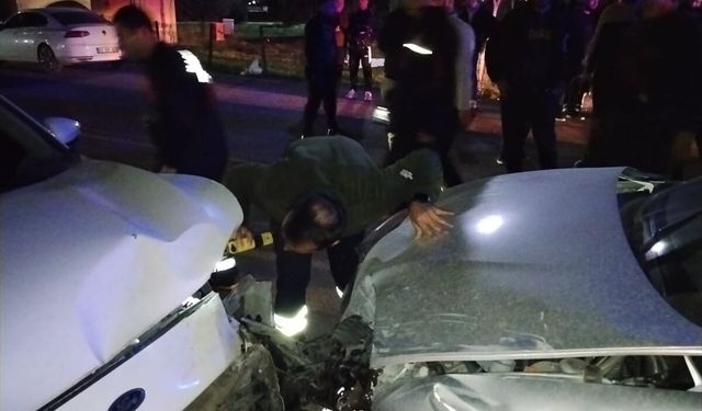 Mardin'de iki otomobilin çarpıştığı kazada 6 kişi yaralandı