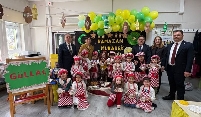 Marmaris'te minikler 'güllaç' yaparak ramazan geleneğini yaşattı