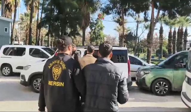 Mersin ve Şanlıurfa'da kendilerini polis olarak tanıtıp dolandırıcılık yaptığı iddiasıyla 4 zanlı tutuklandı