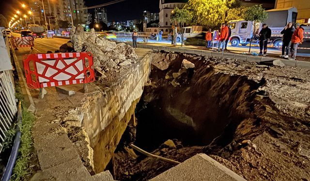 Mersin'de dere üstündeki köprünün bir kısmı çöktü