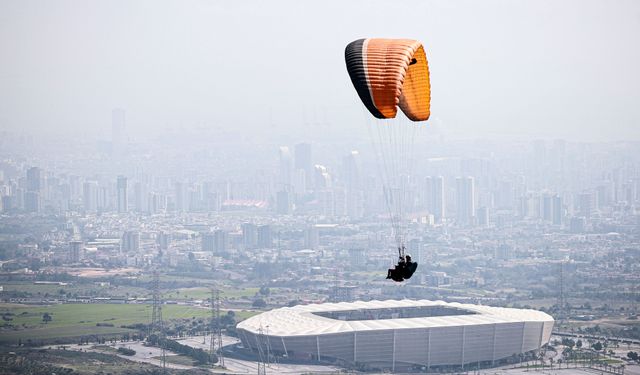 Mersin'de özel gereksinimli çocuklar yamaç paraşütü heyecanı yaşadı
