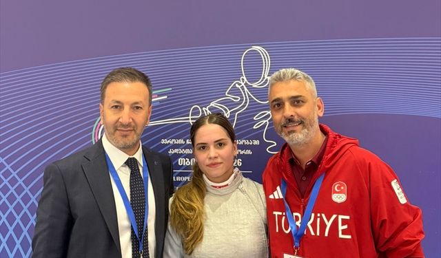 Milli eskrimci Alara Atmaca'dan Avrupa Yıldızlar Şampiyonası'nda altın madalya