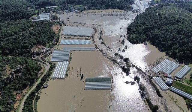 Muğla ile Antalya'da su basan seralar havadan görüntülendi