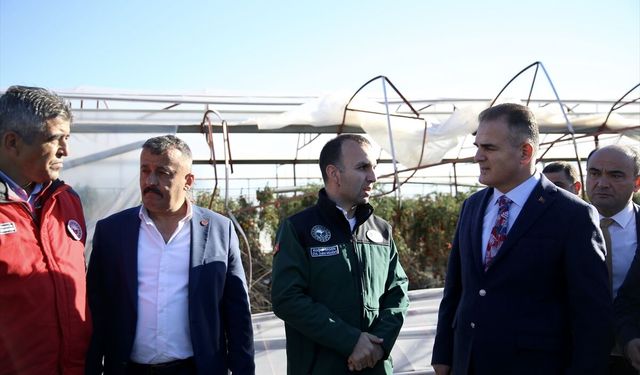 Muğla Valisi Akbıyık, Seydikemer'de selden zarar gören çiftçileri ziyaret etti: