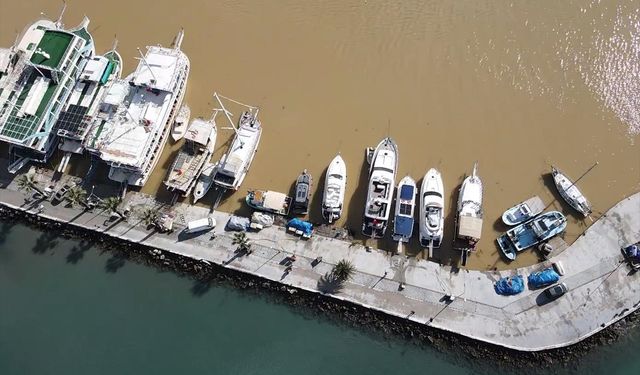 Muğla'da Gökova Körfezi'nin rengi değişti