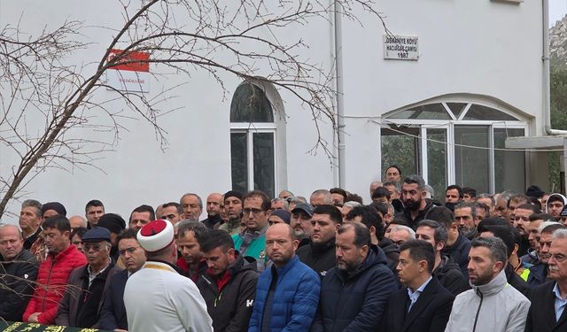 Muğla'da otomobiliyle suya kapılarak ölen sürücü defnedildi