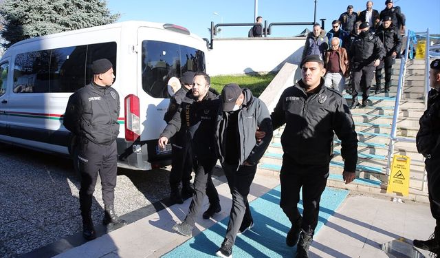 Muğla'da 'yanıltıcı bilgi yayma' soruşturmasının ikinci dalgasında yakalanan 8 şüpheli adliyede