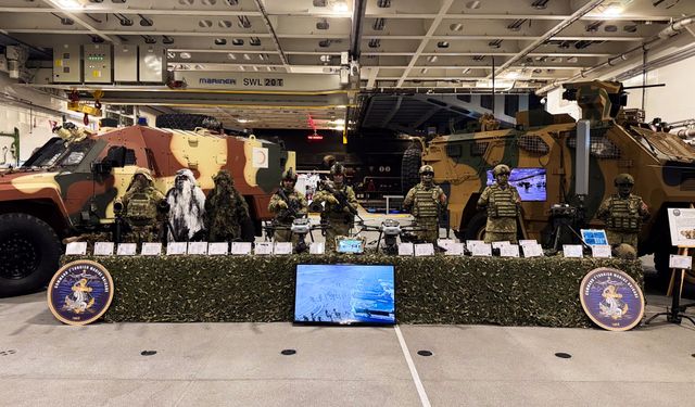 NATO Tatbikatı kapsamında Hollanda'nın Rotterdam Limanı'nda demirleyen TCG Anadolu'da Türk Savunma Sanayisi Fuarı