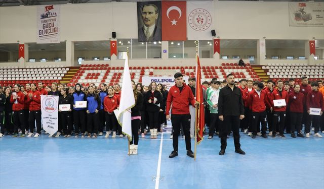 Okul Sporları Gençler Türkiye Hentbol Şampiyonası, Amasya'da başladı